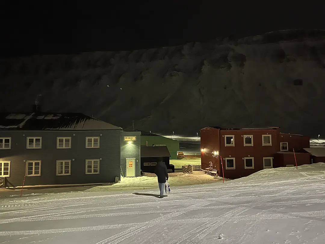 Travel Abroad | Experience the Polar Night in the World’s Northernmost City, Longyearbyen